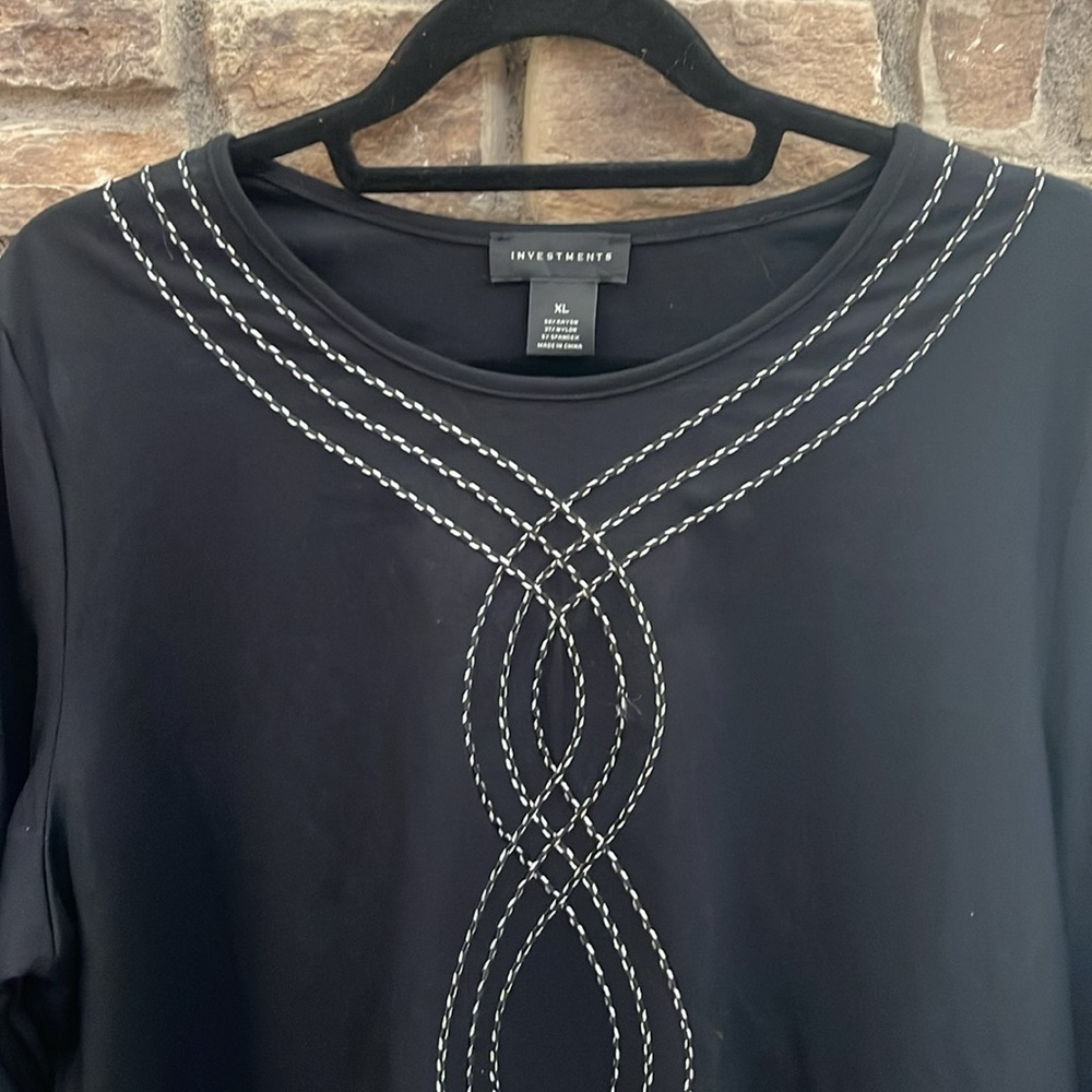 NWT Investments black and white top. Size 2X - Picture 4 of 8
